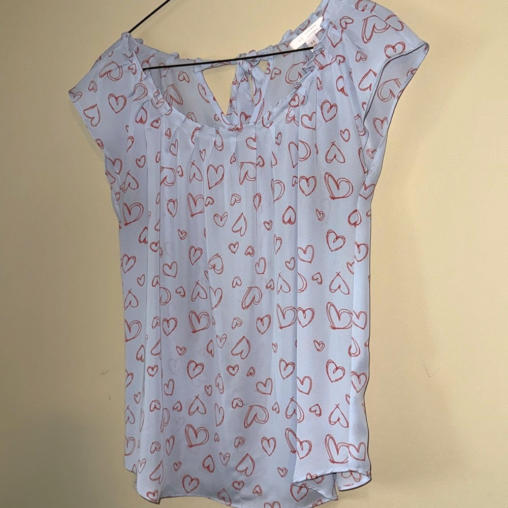 LC Lauren Conrad Whimsical heart pattern tie-back pleated neck top size XS